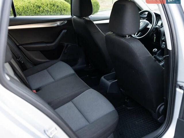 Серый Шкода Октавия, объемом двигателя 1.6 л и пробегом 213 тыс. км за 9800 $, фото 47 на Automoto.ua