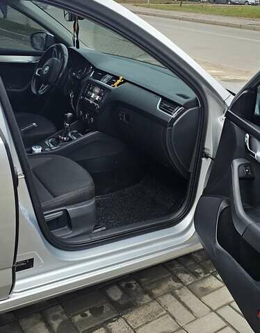 Серый Шкода Октавия, объемом двигателя 1.6 л и пробегом 322 тыс. км за 12000 $, фото 9 на Automoto.ua