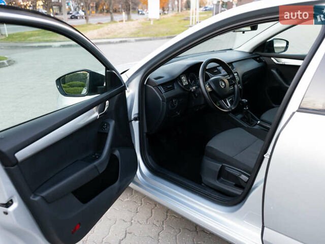 Серый Шкода Октавия, объемом двигателя 1.6 л и пробегом 213 тыс. км за 9800 $, фото 16 на Automoto.ua