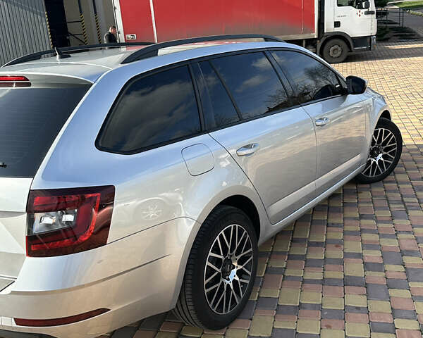 Сірий Шкода Октавія, об'ємом двигуна 2 л та пробігом 215 тис. км за 16000 $, фото 6 на Automoto.ua