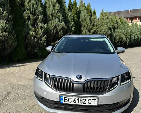 Серый Шкода Октавия, объемом двигателя 1.6 л и пробегом 289 тыс. км за 14500 $, фото 2 на Automoto.ua