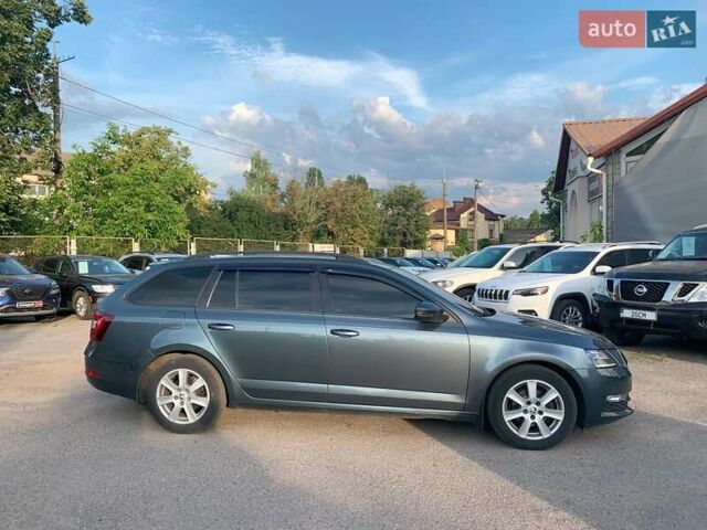 Серый Шкода Октавия, объемом двигателя 1.6 л и пробегом 344 тыс. км за 14850 $, фото 1 на Automoto.ua