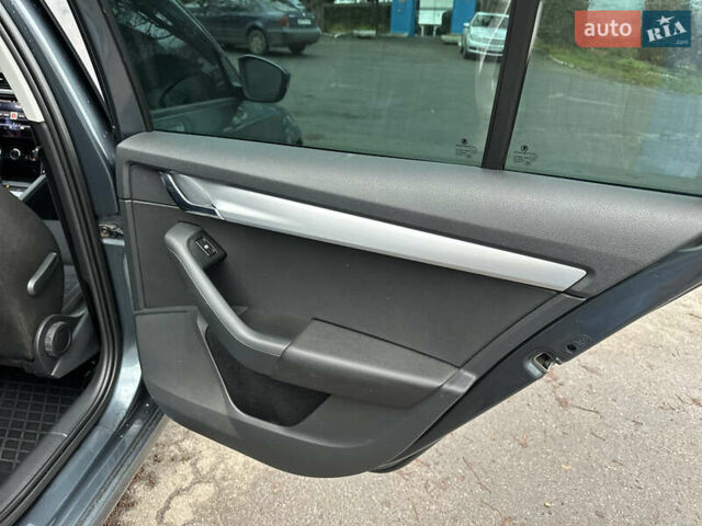 Серый Шкода Октавия, объемом двигателя 1.6 л и пробегом 344 тыс. км за 12600 $, фото 12 на Automoto.ua