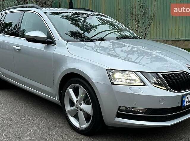 Серый Шкода Октавия, объемом двигателя 2 л и пробегом 165 тыс. км за 19000 $, фото 3 на Automoto.ua