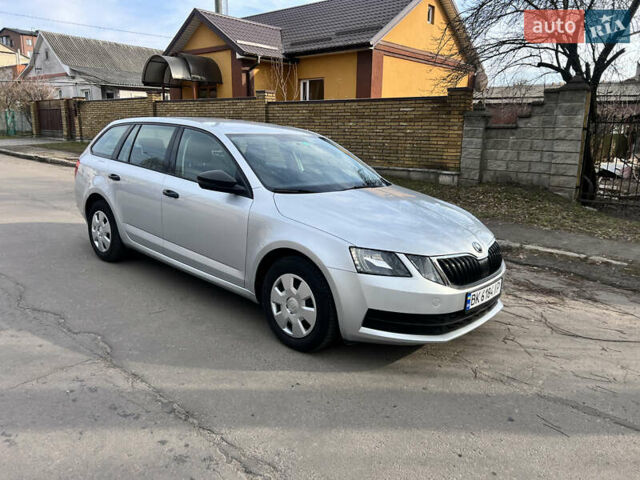 Сірий Шкода Октавія, об'ємом двигуна 1.6 л та пробігом 271 тис. км за 11000 $, фото 3 на Automoto.ua