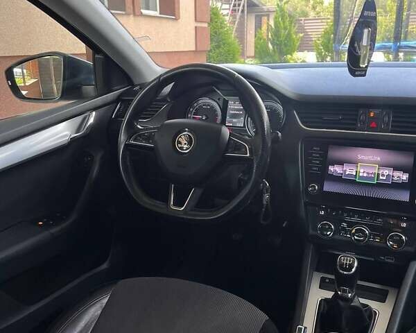 Серый Шкода Октавия, объемом двигателя 1.6 л и пробегом 200 тыс. км за 15500 $, фото 4 на Automoto.ua