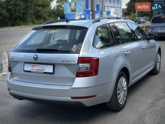 Серый Шкода Октавия, объемом двигателя 1.6 л и пробегом 252 тыс. км за 13600 $, фото 3 на Automoto.ua