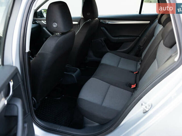 Серый Шкода Октавия, объемом двигателя 1.6 л и пробегом 213 тыс. км за 9800 $, фото 50 на Automoto.ua