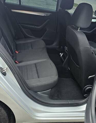 Серый Шкода Октавия, объемом двигателя 1.6 л и пробегом 322 тыс. км за 12000 $, фото 11 на Automoto.ua