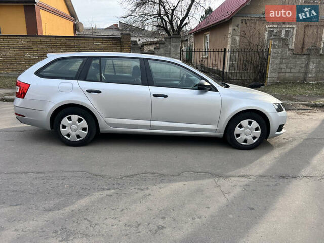 Сірий Шкода Октавія, об'ємом двигуна 1.6 л та пробігом 271 тис. км за 11000 $, фото 11 на Automoto.ua