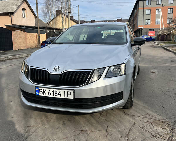 Сірий Шкода Октавія, об'ємом двигуна 1.6 л та пробігом 271 тис. км за 11000 $, фото 9 на Automoto.ua