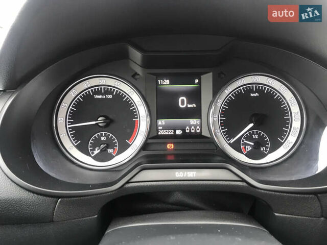 Шкода Октавія 2017 у Ужгороді на Automoto.ua Сірий Шкода Октавія, об'ємом двигуна 1.97 л та пробігом 265 тис. км за 15500 $, фото 36 на Automoto.ua