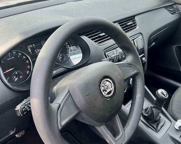 Сірий Шкода Октавія, об'ємом двигуна 1.6 л та пробігом 271 тис. км за 11000 $, фото 16 на Automoto.ua