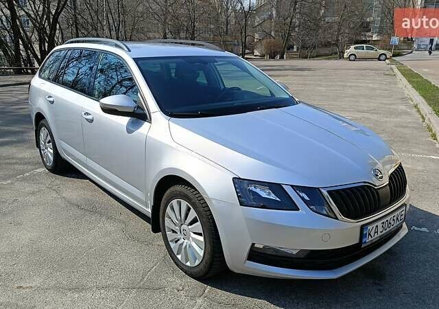 Серый Шкода Октавия, объемом двигателя 1.6 л и пробегом 300 тыс. км за 13000 $, фото 3 на Automoto.ua