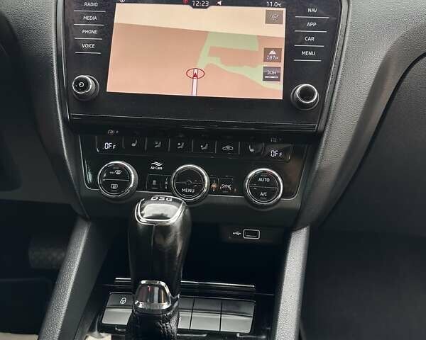 Сірий Шкода Октавія, об'ємом двигуна 2 л та пробігом 239 тис. км за 15499 $, фото 83 на Automoto.ua