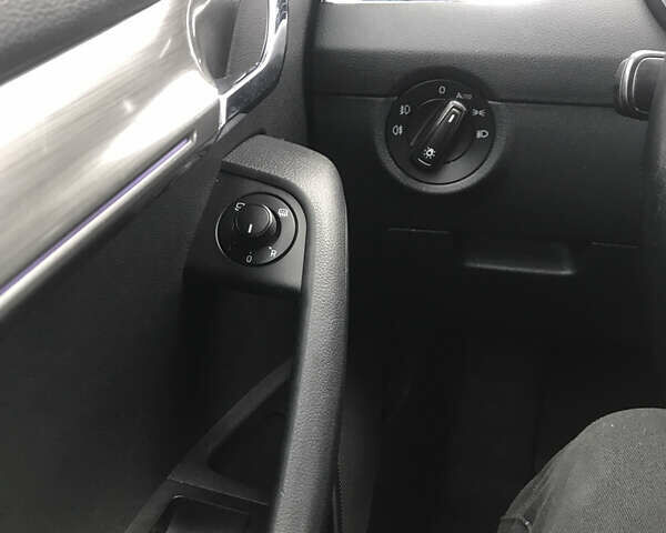 Шкода Октавия 2017 в Ужгороде на Automoto.ua Серый Шкода Октавия, объемом двигателя 1.98 л и пробегом 265 тыс. км за 15500 $, фото 26 на Automoto.ua