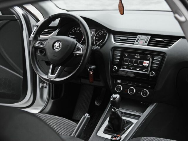 Сірий Шкода Октавія, об'ємом двигуна 2 л та пробігом 143 тис. км за 12300 $, фото 13 на Automoto.ua