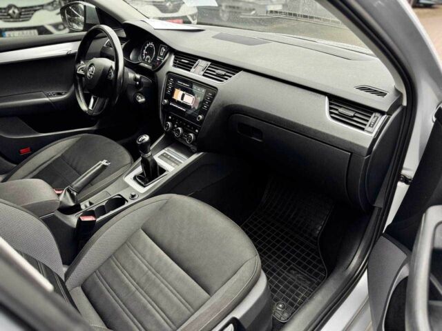 Серый Шкода Октавия, объемом двигателя 2 л и пробегом 242 тыс. км за 13600 $, фото 14 на Automoto.ua