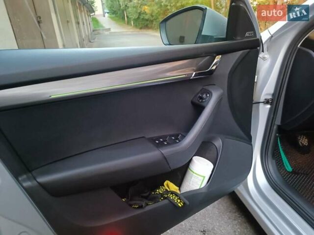 Сірий Шкода Октавія, об'ємом двигуна 1.6 л та пробігом 208 тис. км за 15900 $, фото 1 на Automoto.ua