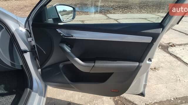 Сірий Шкода Октавія, об'ємом двигуна 1.6 л та пробігом 202 тис. км за 13500 $, фото 26 на Automoto.ua