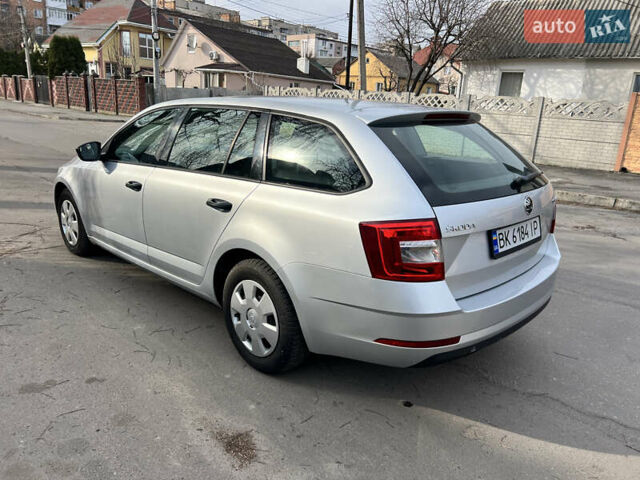 Сірий Шкода Октавія, об'ємом двигуна 1.6 л та пробігом 271 тис. км за 11000 $, фото 4 на Automoto.ua