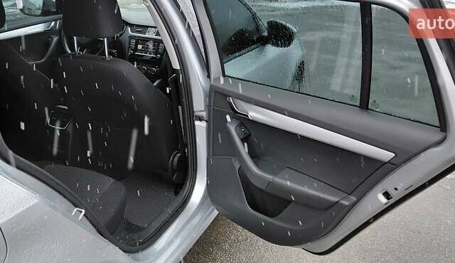 Сірий Шкода Октавія, об'ємом двигуна 1.6 л та пробігом 246 тис. км за 10900 $, фото 34 на Automoto.ua