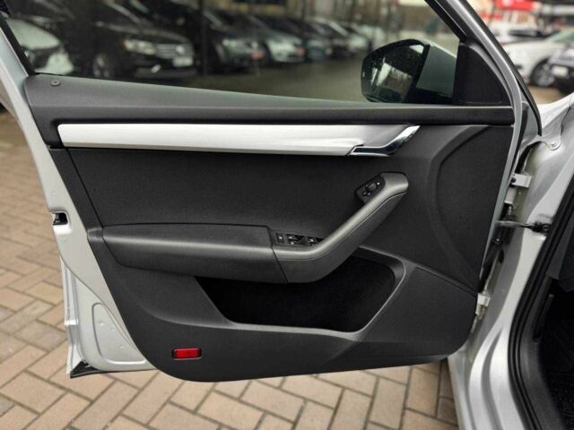 Серый Шкода Октавия, объемом двигателя 2 л и пробегом 242 тыс. км за 13600 $, фото 10 на Automoto.ua