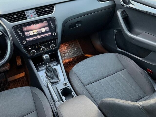 Сірий Шкода Октавія, об'ємом двигуна 2 л та пробігом 250 тис. км за 14700 $, фото 34 на Automoto.ua