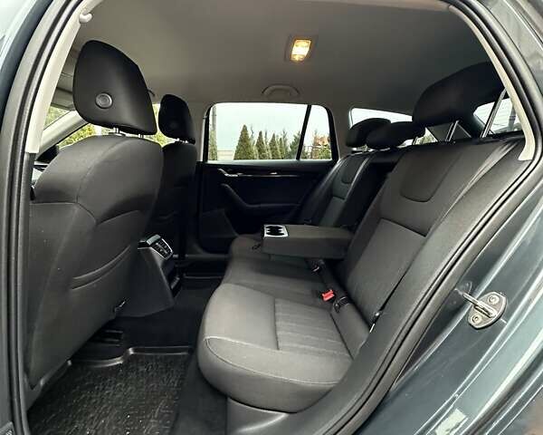 Сірий Шкода Октавія, об'ємом двигуна 2 л та пробігом 205 тис. км за 14950 $, фото 95 на Automoto.ua