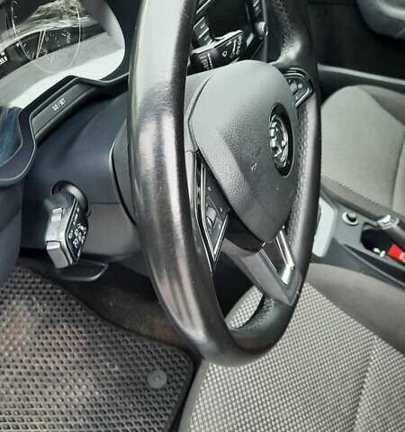 Сірий Шкода Октавія, об'ємом двигуна 1.6 л та пробігом 237 тис. км за 11800 $, фото 2 на Automoto.ua