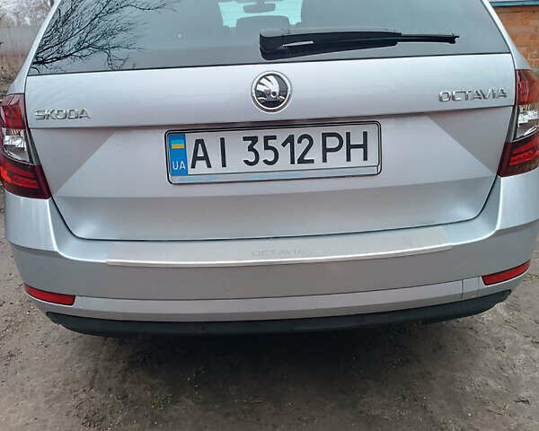 Серый Шкода Октавия, объемом двигателя 1.97 л и пробегом 225 тыс. км за 15000 $, фото 4 на Automoto.ua