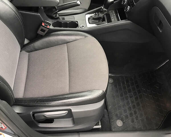 Шкода Октавія 2017 у Ужгороді на Automoto.ua Сірий Шкода Октавія, об'ємом двигуна 1.97 л та пробігом 265 тис. км за 15500 $, фото 47 на Automoto.ua