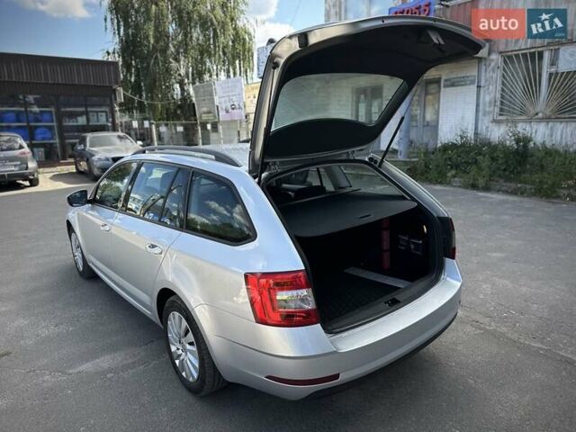 Серый Шкода Октавия, объемом двигателя 1.6 л и пробегом 252 тыс. км за 13600 $, фото 6 на Automoto.ua