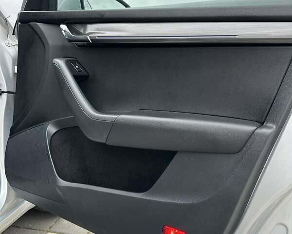 Сірий Шкода Октавія, об'ємом двигуна 2 л та пробігом 239 тис. км за 15499 $, фото 94 на Automoto.ua