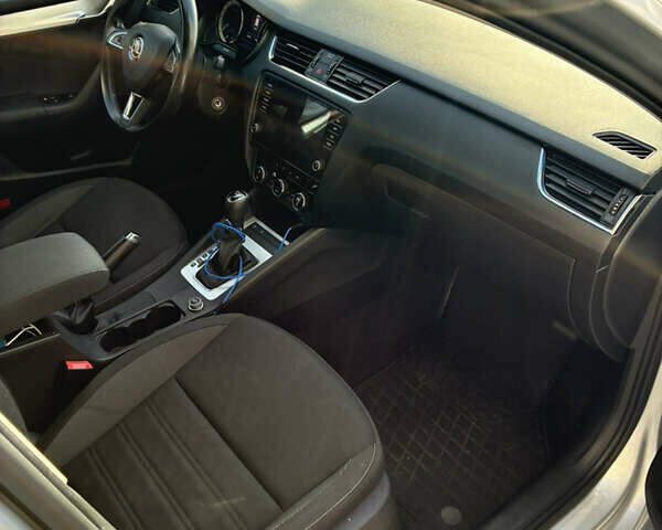 Сірий Шкода Октавія, об'ємом двигуна 1.6 л та пробігом 160 тис. км за 14000 $, фото 11 на Automoto.ua