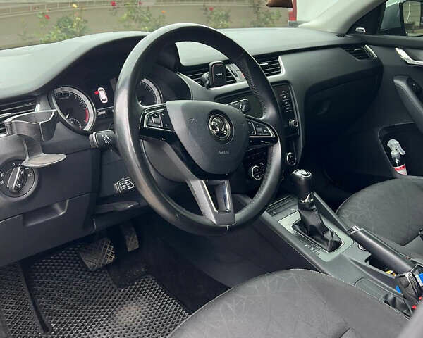 Серый Шкода Октавия, объемом двигателя 1.97 л и пробегом 210 тыс. км за 15900 $, фото 2 на Automoto.ua