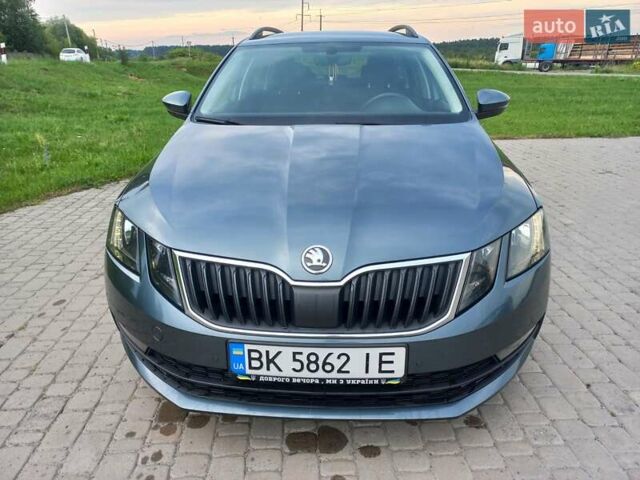 Серый Шкода Октавия, объемом двигателя 1.6 л и пробегом 242 тыс. км за 14400 $, фото 1 на Automoto.ua