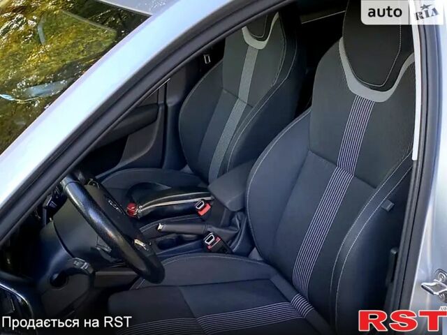 Серый Шкода Октавия, объемом двигателя 2 л и пробегом 255 тыс. км за 15500 $, фото 6 на Automoto.ua