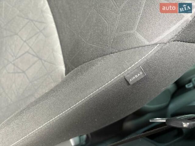 Серый Шкода Октавия, объемом двигателя 2 л и пробегом 197 тыс. км за 15850 $, фото 43 на Automoto.ua