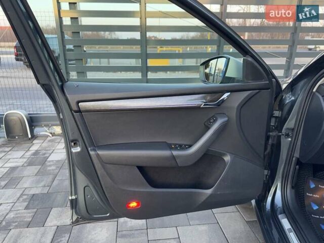 Сірий Шкода Октавія, об'ємом двигуна 2 л та пробігом 289 тис. км за 14700 $, фото 7 на Automoto.ua
