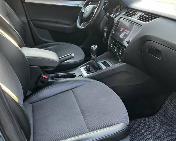Серый Шкода Октавия, объемом двигателя 1.6 л и пробегом 219 тыс. км за 12900 $, фото 13 на Automoto.ua