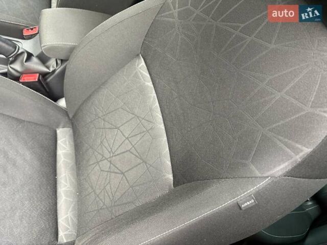 Серый Шкода Октавия, объемом двигателя 2 л и пробегом 197 тыс. км за 15850 $, фото 42 на Automoto.ua