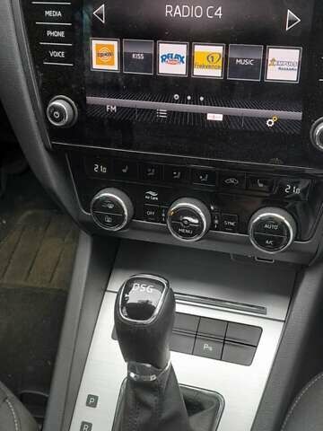 Серый Шкода Октавия, объемом двигателя 1.6 л и пробегом 210 тыс. км за 15000 $, фото 11 на Automoto.ua