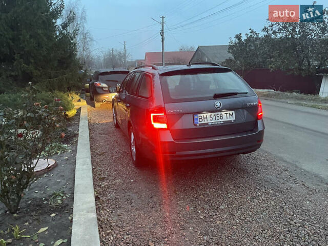 Серый Шкода Октавия, объемом двигателя 1.6 л и пробегом 275 тыс. км за 12000 $, фото 2 на Automoto.ua