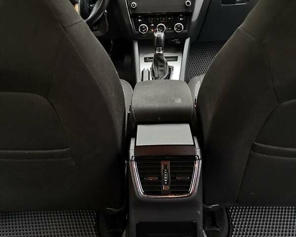 Шкода Октавия 2018 в Львове на Automoto.ua Серый Шкода Октавия, объемом двигателя 1.6 л и пробегом 224 тыс. км за 14550 $, фото 5 на Automoto.ua