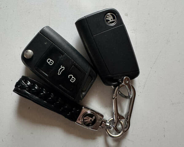 Сірий Шкода Октавія, об'ємом двигуна 1.6 л та пробігом 204 тис. км за 15500 $, фото 49 на Automoto.ua