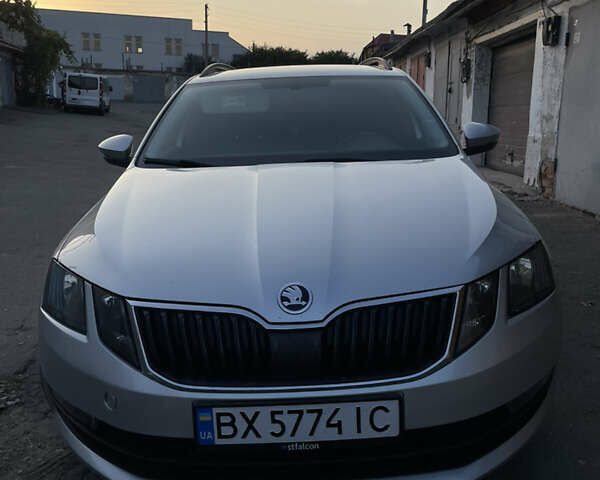 Сірий Шкода Октавія, об'ємом двигуна 2 л та пробігом 240 тис. км за 13600 $, фото 1 на Automoto.ua