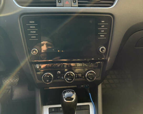 Сірий Шкода Октавія, об'ємом двигуна 1.6 л та пробігом 160 тис. км за 14000 $, фото 8 на Automoto.ua