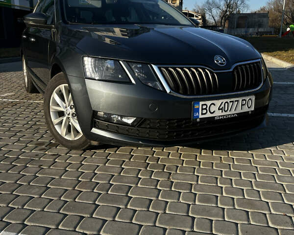 Серый Шкода Октавия, объемом двигателя 1.6 л и пробегом 219 тыс. км за 12900 $, фото 2 на Automoto.ua