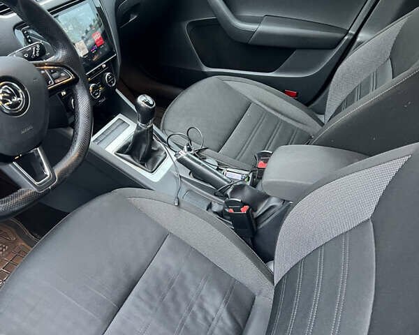 Серый Шкода Октавия, объемом двигателя 1.97 л и пробегом 277 тыс. км за 13300 $, фото 12 на Automoto.ua